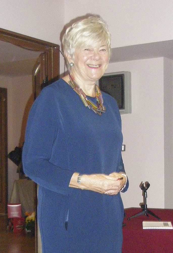 Здраве | Проф. Лесли Пейдж: Акушерската грижа е по-силна,  когато има човешко отношение  и здрава връзка с родилката