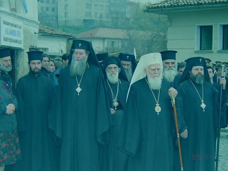 Възрожденска Елена отбеляза с факелно шествие Деня на народните будители