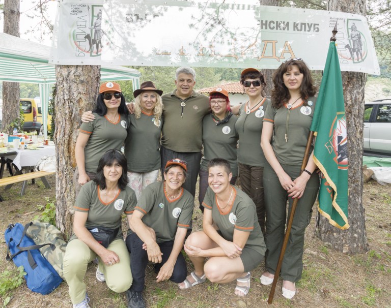 Съвременна Артемида  ловува в село Дединци