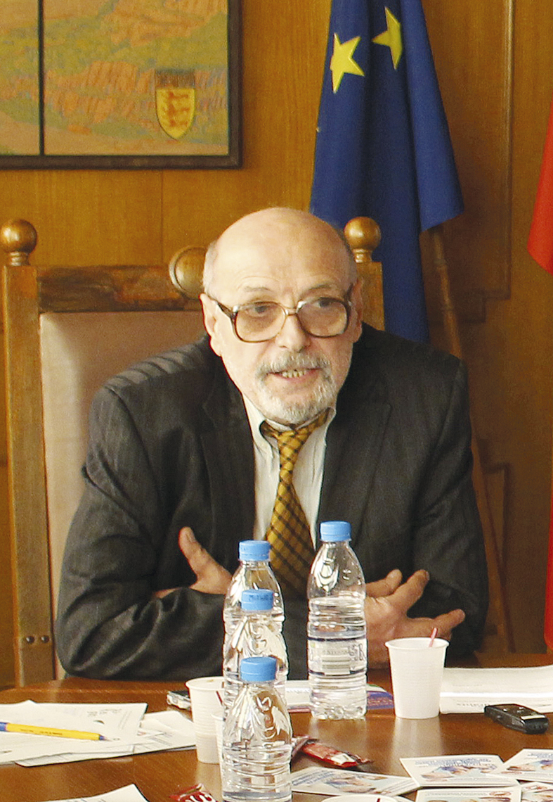 Здраве | Петко Кенанов, председател на  Конфедерация “Защита на здравето”: “Трябва да искаме касови  бележки след лечението  си в болница”