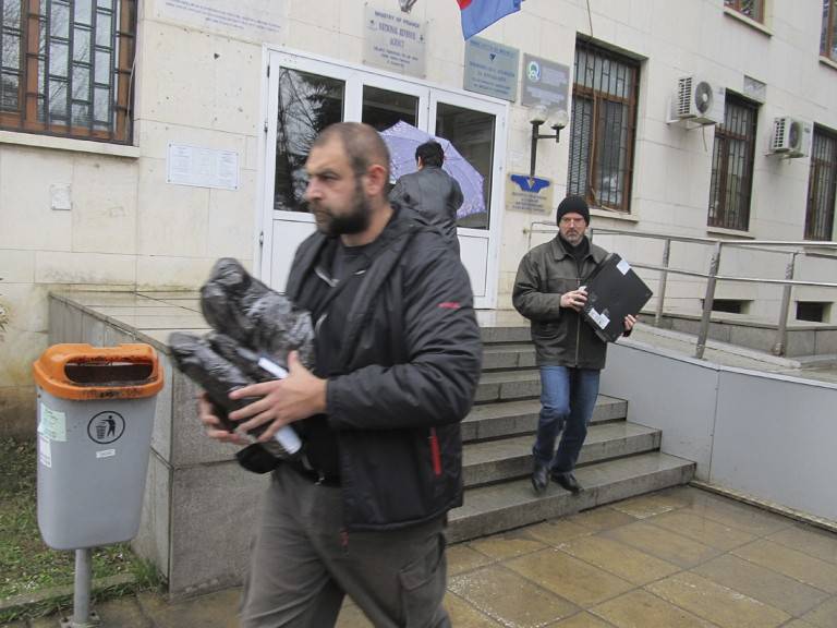 При специализирана операция за корупция и рекет ДАНС арестува девет  данъчни във В. Търново