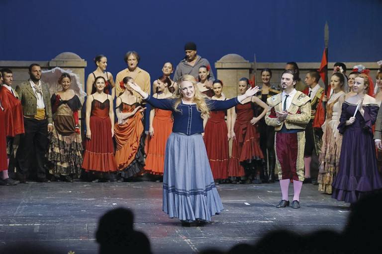 Търновка, ученичка на Мирела Френи, излиза за пръв път на родна сцена