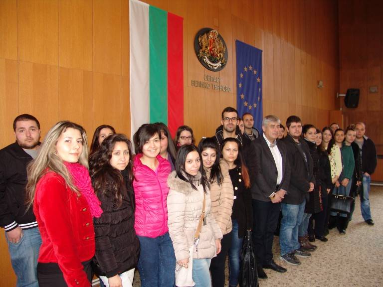 Горещи новини | Областният управител се  срещна със студенти от ВТУ