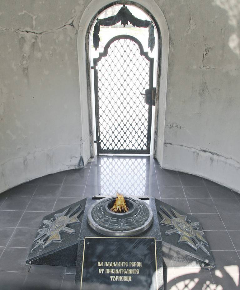 Общество | Вече 15 години гори вечният  огън на “Майка България”