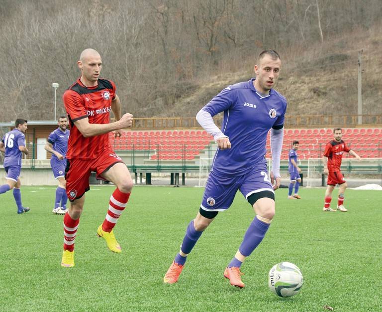 Спорт | “Етър” би с 2:0 в Белене с голове на Петър Димитров и Стефан Христов