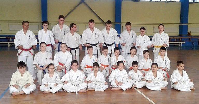 Спорт | Каратистите от “Академик” успешно издържаха изпит за цветни пояси
