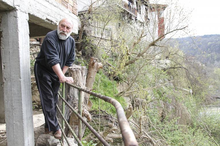 Крими | Откраднаха картините на  великотърновски художник