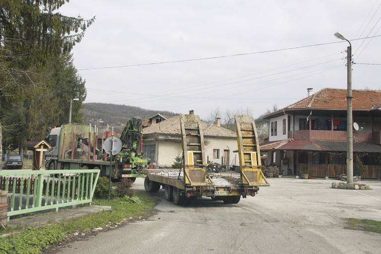 Общество | Кладни дял е село с десет жители и 100  членове на читалищното настоятелство