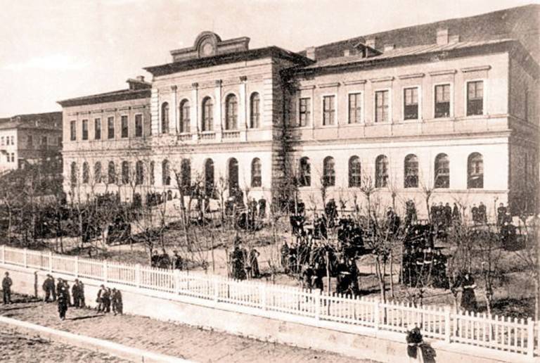 125 години от рождението на Юлия Казаска Търновка разкрива на французите магията на българската народна песен и литература