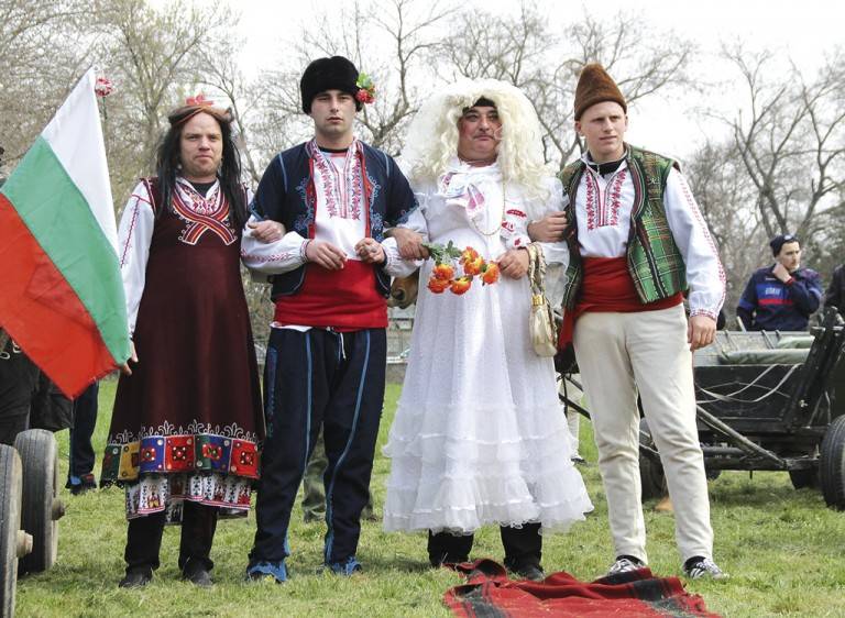 Общество | Мъжка сватба вдигнаха в  Първомайци за Тодоровден