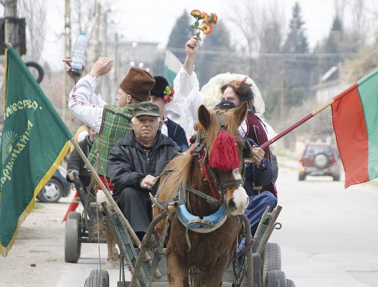 Мъжка сватба вдигнаха в Първомайци за Тодоровден