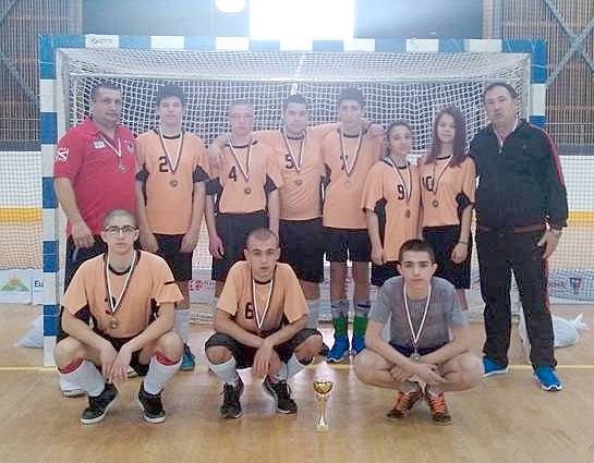 Спорт | 16-годишните хокеисти на “Дунав” с бронз от държавното първенство по хокей в зала