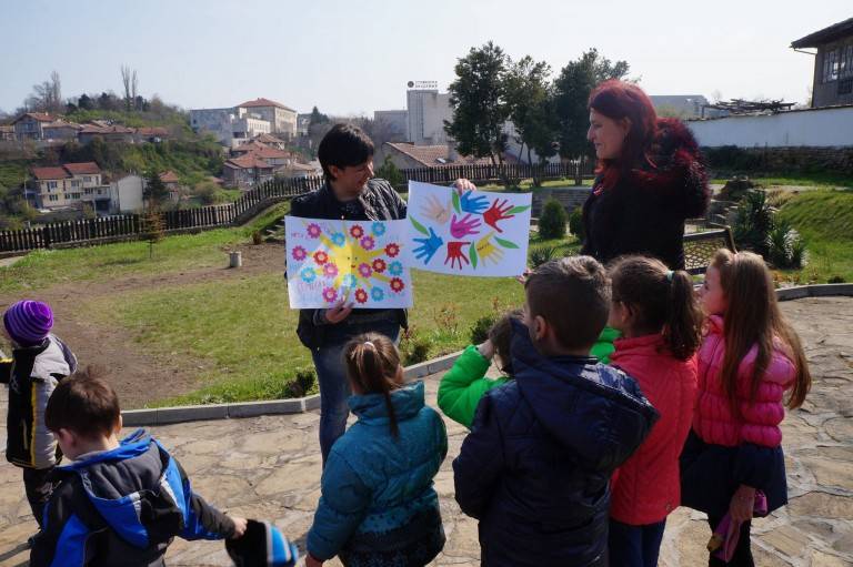 Горещи новини | Свищов отбеляза Международния  ден на хората със Синдром на Даун