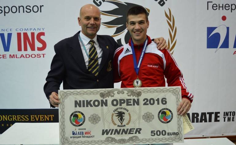 Свищов | Стефан Петков от ГКК „Алеко” спечели голямата награда в международния карате турнир „NIKON OPEN”