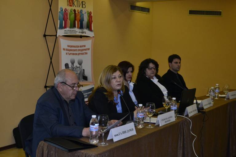 Горещи новини | Общински фирми произвеждат тор, шият  дрехи и предлагат фризьорски услуги