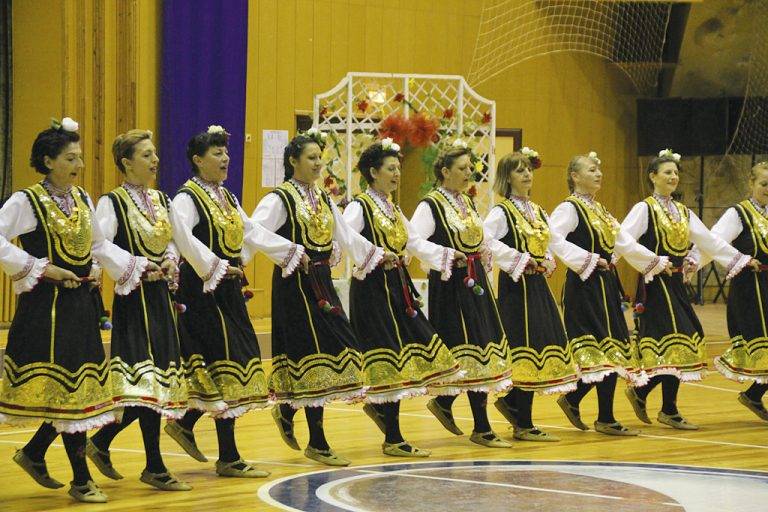 11-месечният Тодор проходи на сцената на “Болярско надиграване”
