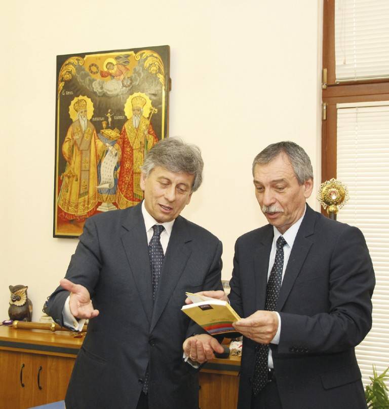 Гръцкият посланик участва в кръгла  маса във ВТУ