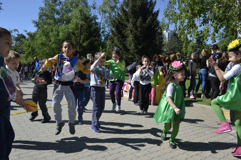Стотици великотърновски деца пяха, играха и танцуваха в Деня на земята