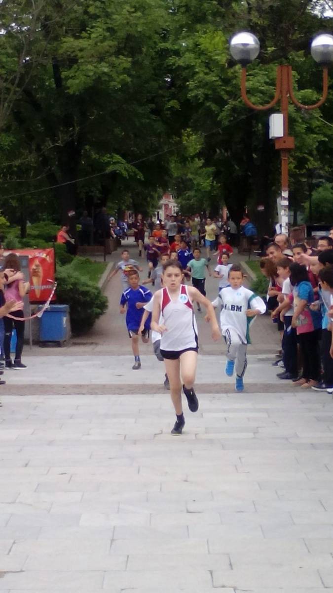 Свищов | На 19 април се проведе пролетеният лекоатлетически крос „Да опазим децата си”, организиран от Фондация „Ангели от Лим”