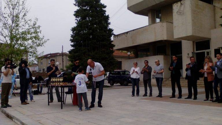 На 19 април се проведе пролетеният лекоатлетически крос „Да опазим децата си”, организиран от Фондация „Ангели от Лим”