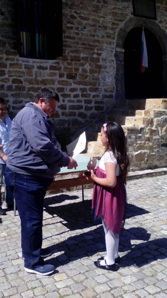 Конкурсът за детска рисунка „Три звездички” събра деца от цяла България