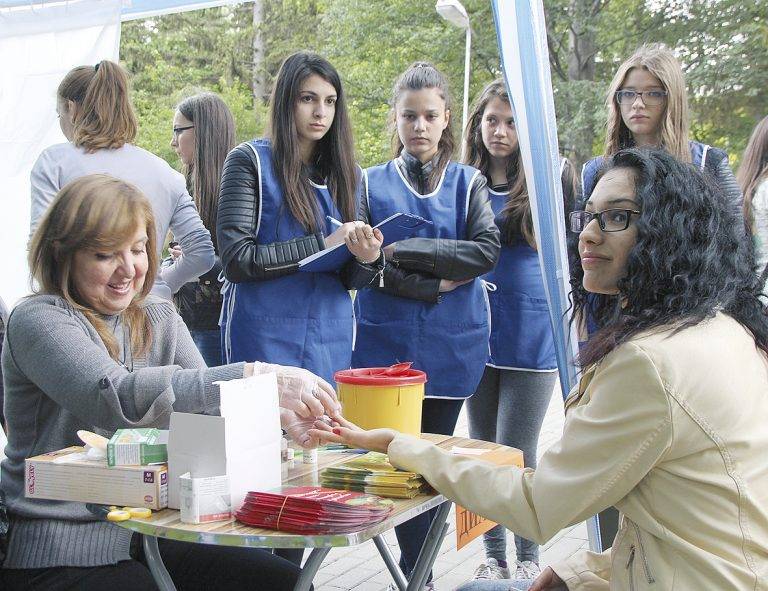 Здраве | Голям интерес към  “Клиниката на открито”  в парк “Марно поле”