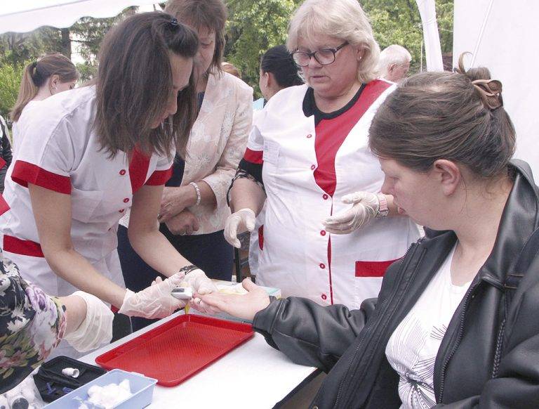 Здраве | В клиника на открито доброволци измериха кръвното налягане,  кръвната захар и дишането на 166 души