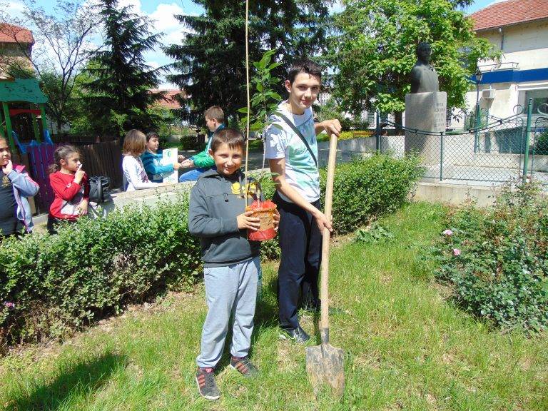 Свищов | Община Свищов подкрепи националната инициатива на Училища Европа – „Гората на Европа”