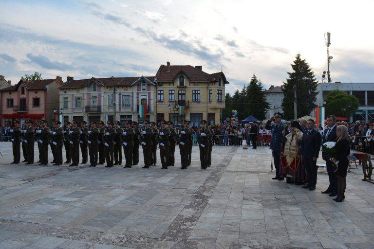 Горещи новини | Бяла черква празнува 40 години като град  и 140 години от Априлското въстание