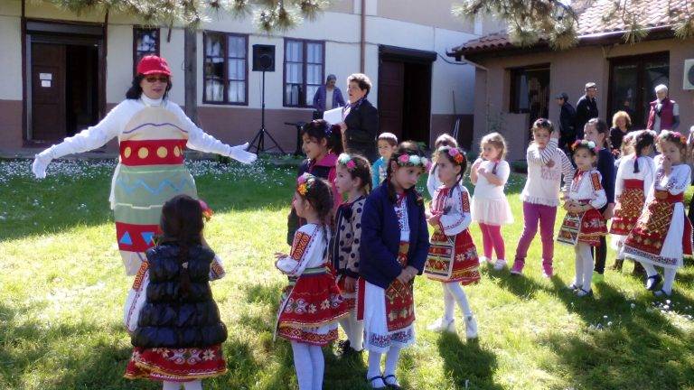 Детски смях и песни изпълниха „Свети Николското училище” и къщата-музей „Алеко Константинов”