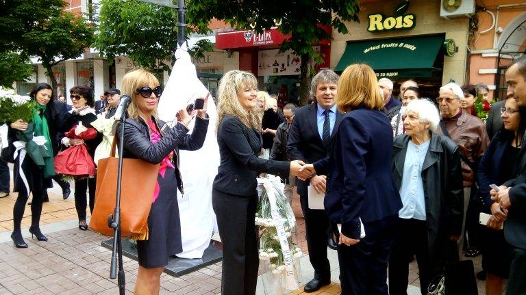 Бронзова композиция в чест на Алеко Константинов бе открита в центъра на София