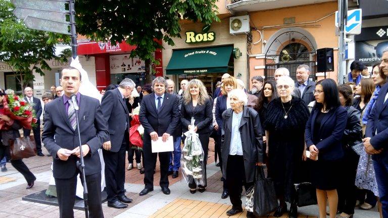 Бронзова композиция в чест на Алеко Константинов бе открита в центъра на София