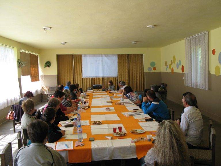 Свищов | Работна среща във връзка с качеството на административното обслужване се проведе в базата на община      Свищов в Априлци