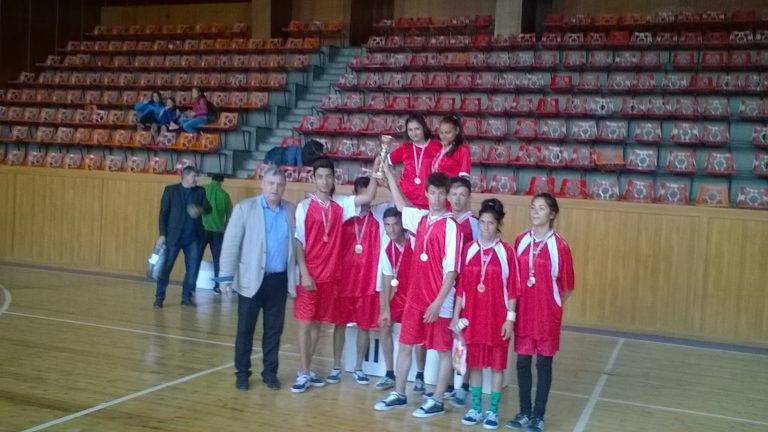 Свищов | Учениците  от СУПЦ –  с. Овча могила са отново победители в зонален турнир за деца в риск в гр. Търговище на 10.05.2016 г.