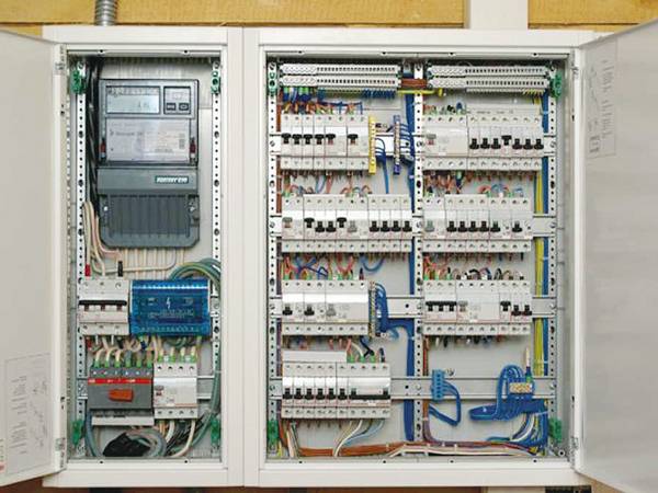 Общество | Клиентите на ЕНЕРГО-ПРО имат възможност за самоотчет във връзка с новите цени на електрическата енергия от 01.07.2018