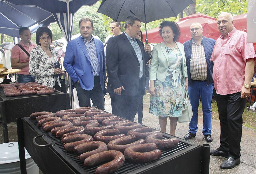 Земеделският министър Десислава Танева пожела успех на производителите на горнооряховски суджук.