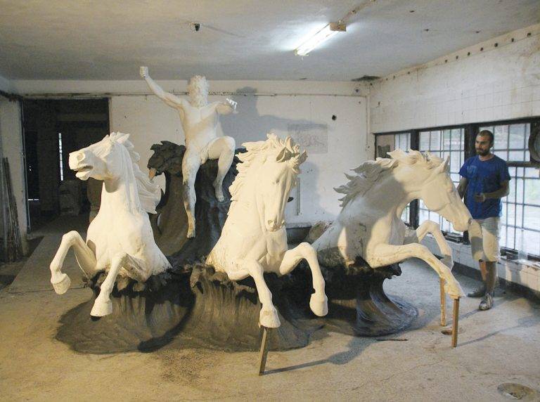 Скулпторът Борис Борисов вае  паметници на бележити личности