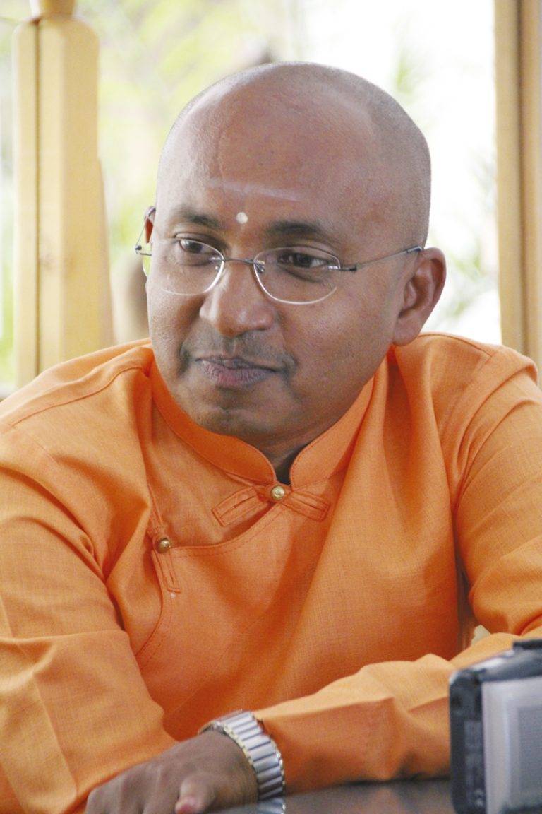 Индиецът Свами Омкарананда:  Философията на Петър Дънов и Ведическата наука имат удивително много прилики