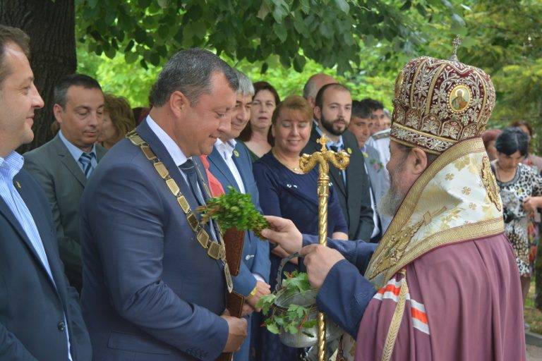 Трима почетни граждани удостоиха за празника на Павликени