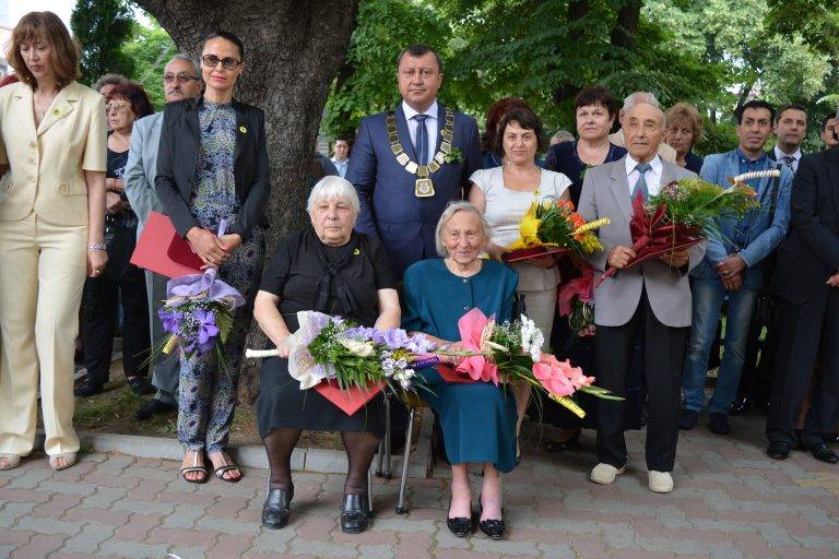 Горещи новини | Трима почетни граждани удостоиха за празника на Павликени