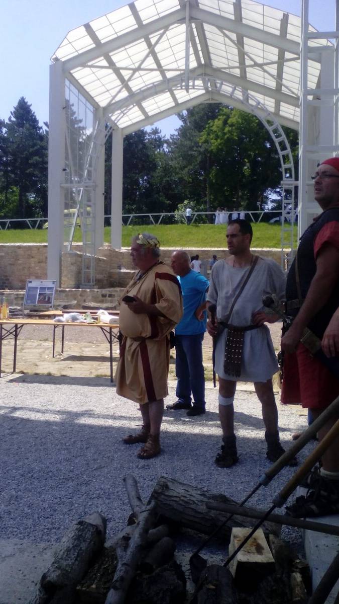 Кулинарно шоу с Ути Бъчваров събра посетители и любители на вкусната храна в античен град “Нове”