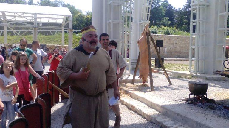 Кулинарно шоу с Ути Бъчваров събра посетители и любители на вкусната храна в античен град “Нове”