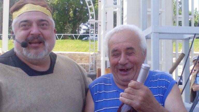 Кулинарно шоу с Ути Бъчваров събра посетители и любители на вкусната храна в античен град “Нове”