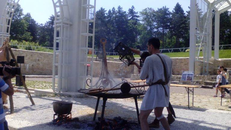 Кулинарно шоу с Ути Бъчваров събра посетители и любители на вкусната храна в античен град “Нове”