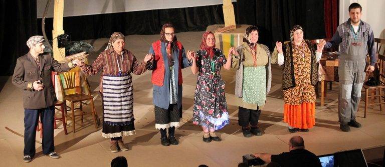 Горещи новини | ЕЛЕНСКИТЕ ТЕАТРАЛИ ПРЕВЗЕХА ФЕСТИВАЛА В КАВАРНА