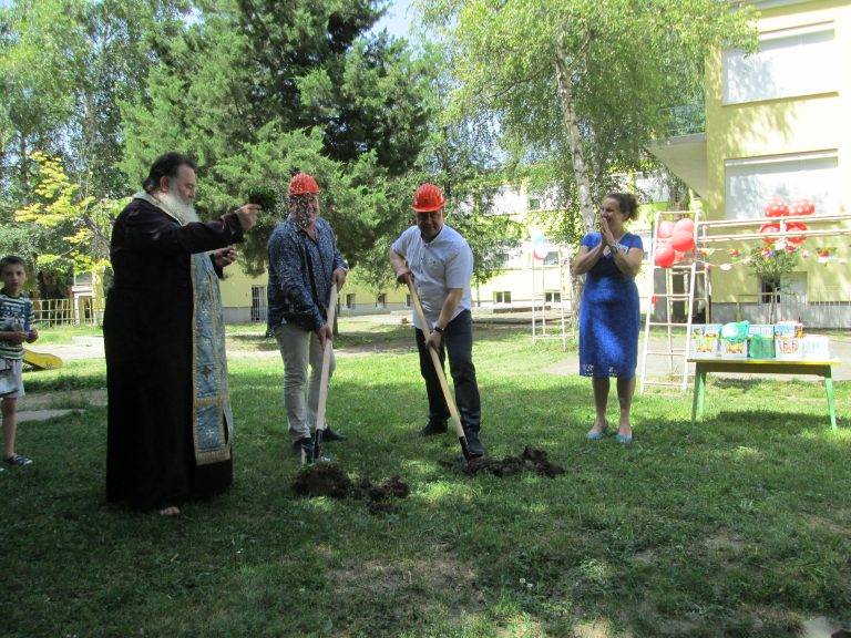 Горещи новини | С проект за 65 000 лева преобразяват  двора на детска градина в Павликени