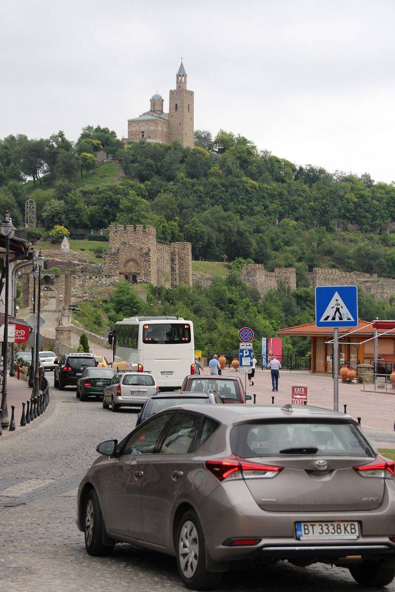 Пари и власт | Близо милион ще струва ремонтът на пропадналия път под Царевец
