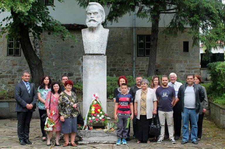 Горещи новини | В Елена почетоха паметта на Ботев и “дясната му ръка в народните дела” поп Сава Катрафилов