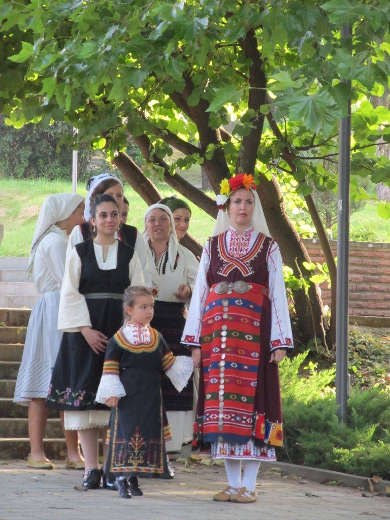 Етно-ревю събра лясковчани за празника Еньовден