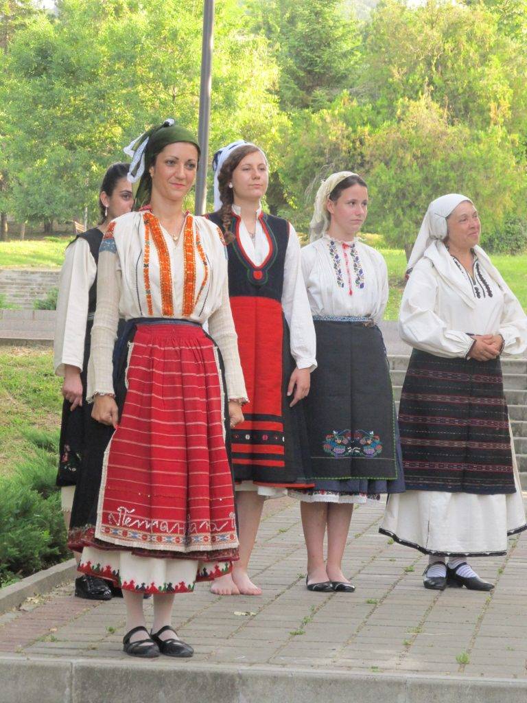 Етно-ревю събра лясковчани за празника Еньовден